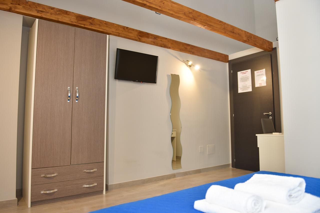 ナポリ Famigi Bed & Breakfast エクステリア 写真