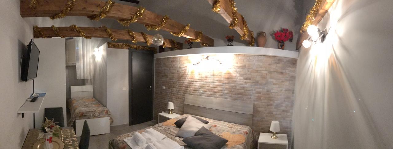 ナポリ Famigi Bed & Breakfast エクステリア 写真
